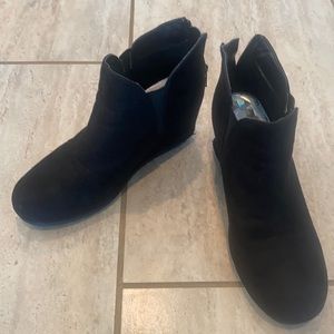 Girls black ankle boots size 3